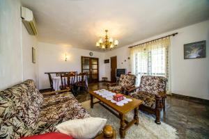 Apartments with a parking space Postira, Brac - 742