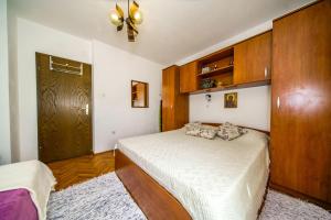 Apartments with a parking space Postira, Brac - 742