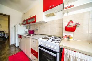 Apartments with a parking space Postira, Brac - 742