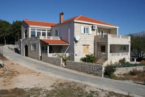 Apartments with a parking space Povlja, Brac - 759