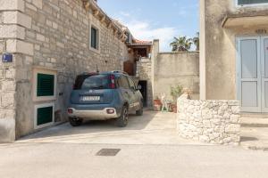 Apartments by the sea Sumartin Brac 764