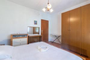 Apartments by the sea Sumartin, Brac - 764