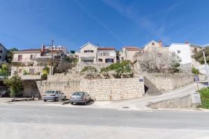 Apartments with parking space Postira, Brac - 765