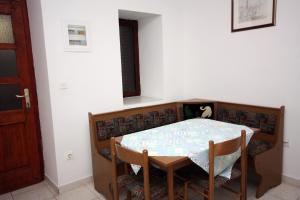 Apartments by the sea Stomorska, Solta - 781