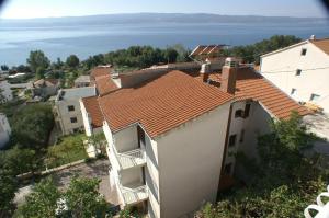 Apartments by the sea Duce, Omis - 945