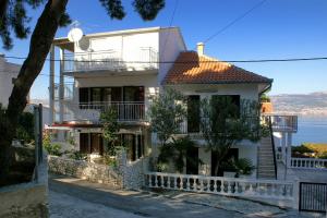 Apartments by the sea Slatine, Ciovo - 972