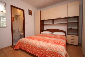 Apartments with a parking space Zivogosce - Porat, Makarska - 1055