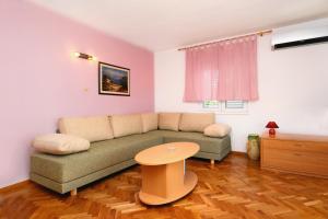 Apartments by the sea Mastrinka, Ciovo - 1005