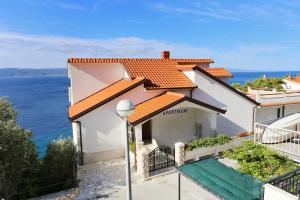 Apartments by the sea Pisak, Omis - 1014