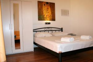 Apartments by the sea Pisak, Omis - 1014