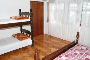 Apartments by the sea Zavode, Omis - 1022