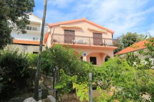 Apartments with a parking space Stanici, Omis - 1027 