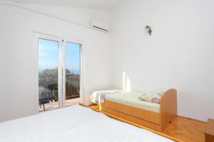 Apartments with parking space Stanici, Omis - 1027