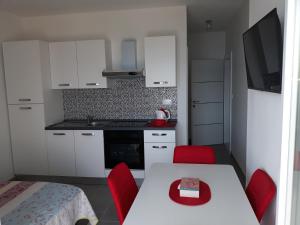 Apartments with parking space Medici, Omis - 1045