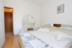 Apartments by the sea Zivogosce - Blato, Makarska - 1057