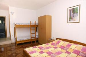 Seaside apartments with a swimming pool Puntinak, Brac - 769