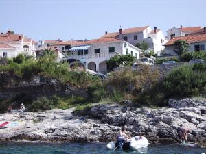 Apartments by the sea Postira, Brac - 706 