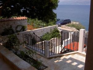 Apartments by the sea Postira, Brac - 706