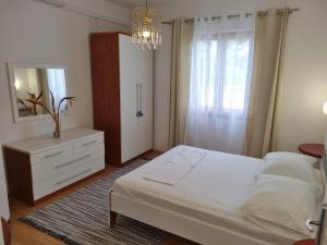 Apartments by the sea Postira, Brac - 706