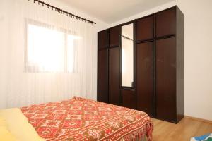 Apartments by the sea Ugljan - 846