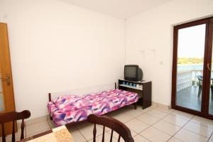 Apartments by the sea Ugljan - 846