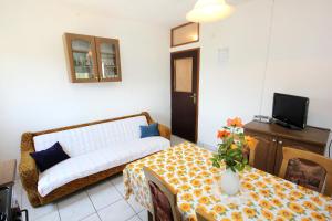 Two-Bedroom Apartment with Terrace and Sea View room in Apartment Zman 887a