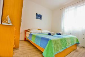 Apartments with a parking space Sutivan, Brac - 752