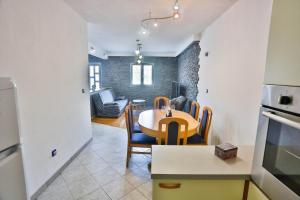 Apartments with parking space Sutivan, Brac - 752