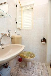 Apartments by the sea Stanici, Omis - 1031