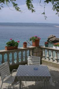 Apartments by the sea Pisak, Omis - 1001