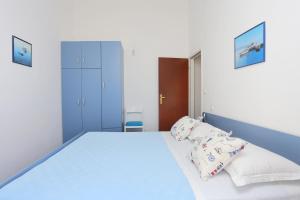 Apartments by the sea Medici, Omis - 1047