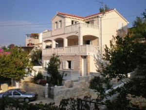 Apartments by the sea Postira, Brac - 705