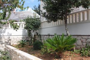 Apartments by the sea Postira, Brac - 705