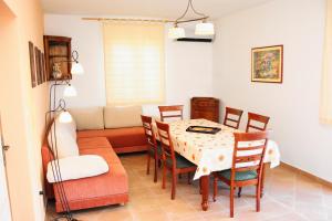 Apartments by the sea Mastrinka, Ciovo - 1005