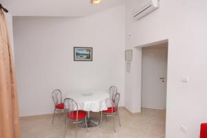Apartments by the sea Postira, Brac - 705