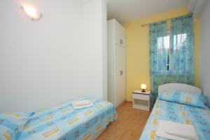 Apartments by the sea Puntinak, Brac - 718