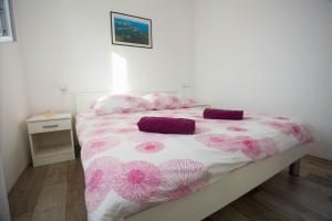 Apartments with parking space Sutivan, Brac - 752