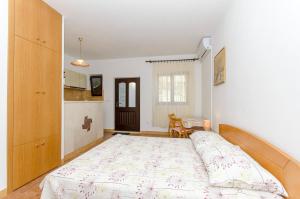 Apartments with parking space Postira, Brac - 765