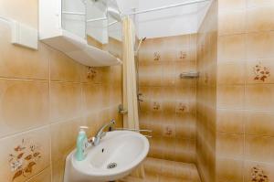 Apartments with parking space Postira, Brac - 765