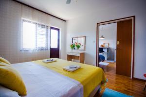 Apartments by the sea Maslinica, Solta - 776