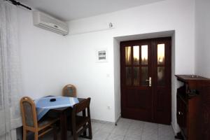 Apartments by the sea Stomorska, Solta - 781