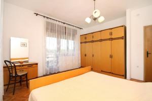 Apartments by the sea Ugljan - 830