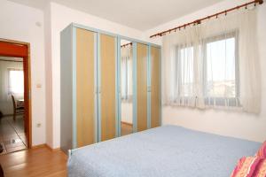 Apartments by the sea Ugljan - 846