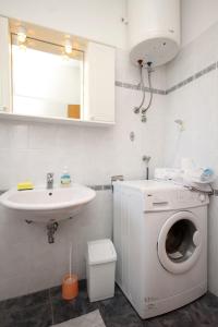 Apartments by the sea Ugljan - 846