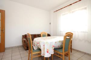 Apartments by the sea Ugljan - 846