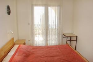 Apartments by the sea Pisak, Omis - 658