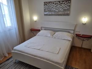 Apartments by the sea Postira, Brac - 706