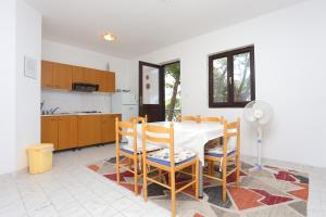 Apartments with parking space Marusici, Omis - 956