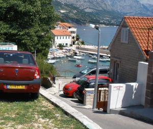 Apartments by the sea Pisak, Omis - 1003