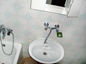 Apartments by the sea Pisak, Omis - 1003